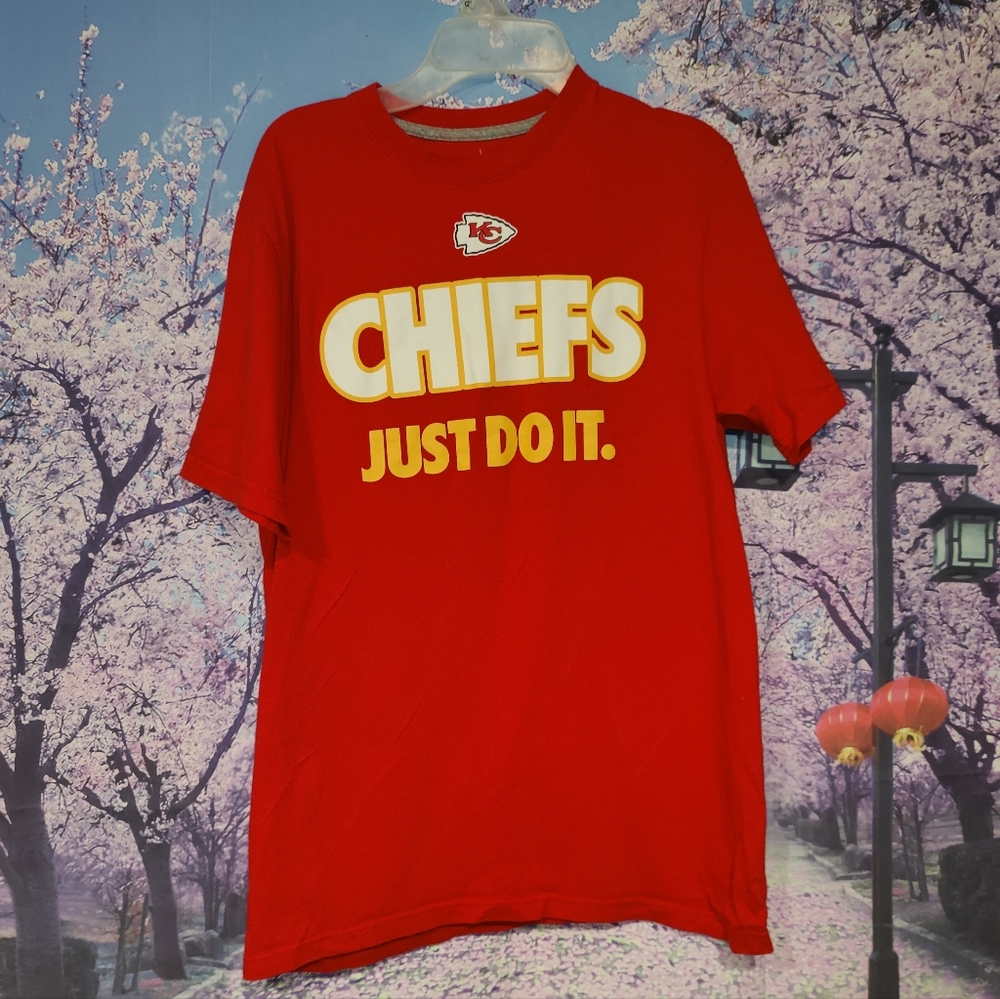 Chiefs Just do it Tee Shirt Size Small Adult